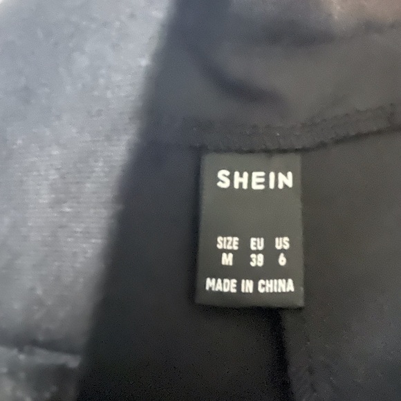 Black SHEIN Short Size Medium - Picture 3 of 3